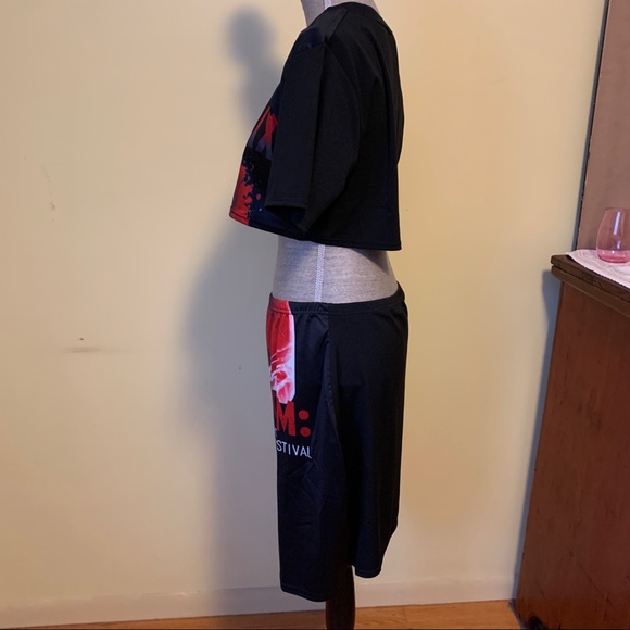 SOLD - Two piece set - Crop top and skirt 2xl - Jimi Hendrix - Picture 3 of 7